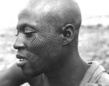 Afrykańczycy też farbują skórę?, All Points Bulletin - Tatuaże na świecie