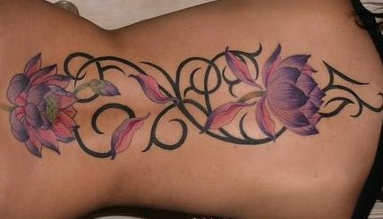 Kwiaty kitmei/hibiskusa, All Points Bulletin - Tatuaże na świecie
