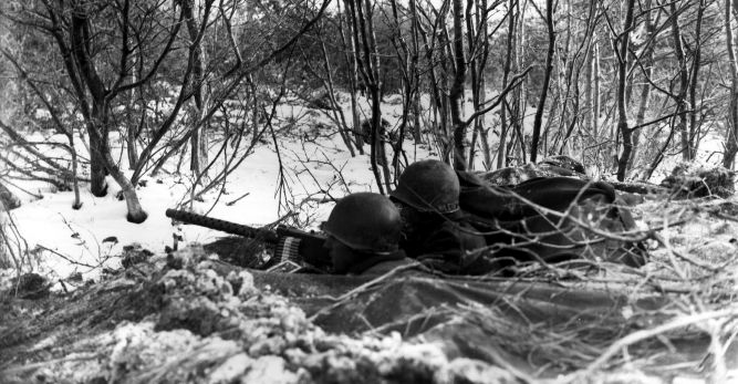 Środek, St Vith i Bastogne, Ofensywa w Ardenach - największa amerykańskia bitwa II wojny światowej
