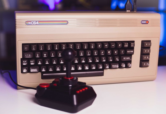 The C64 (Maxi) - recenzja rozbudowanego klona Commodore 64 